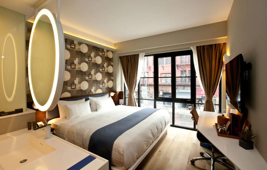 COUPLE ROOM